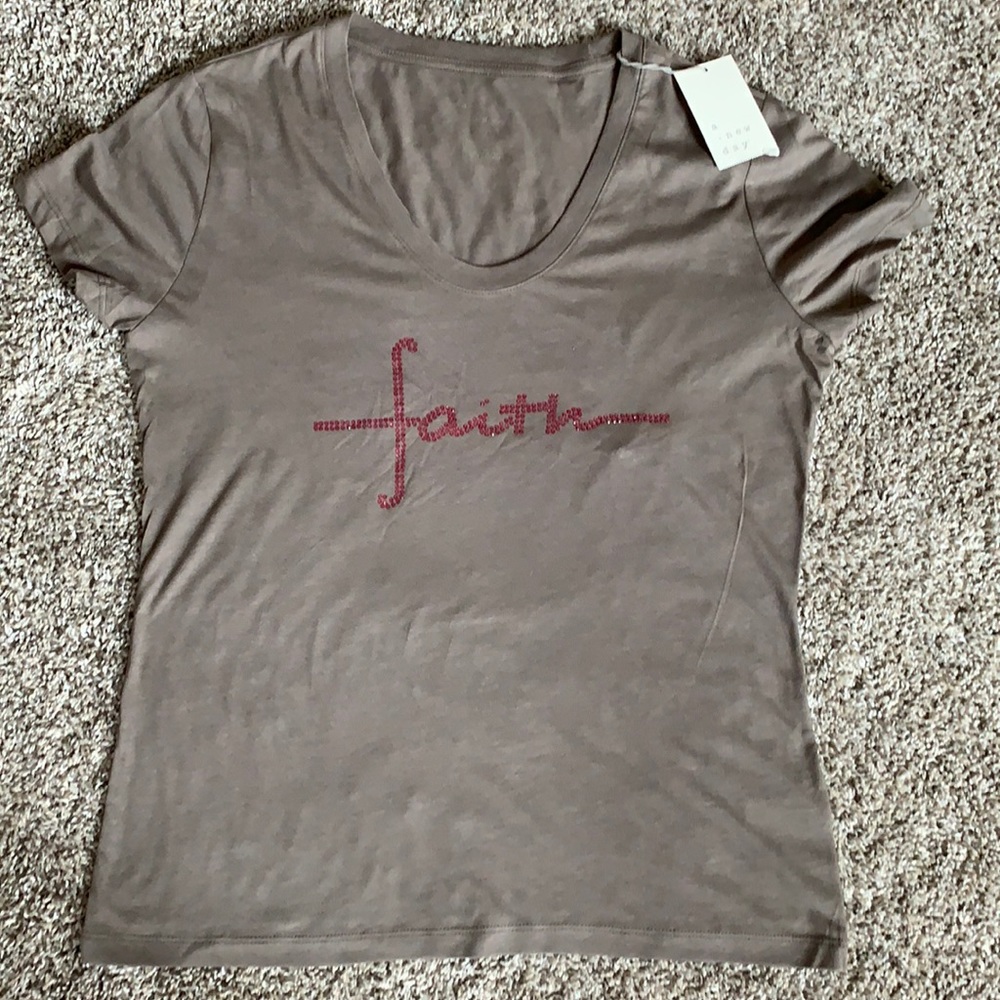 Tee w/ Rhinestone “faith “ decor ✨